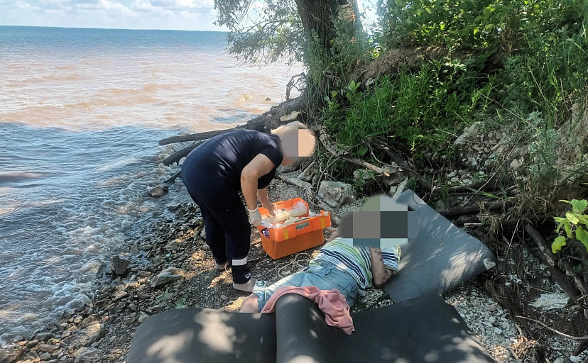 Саратовские рыбаки на Волге спасли волгоградца